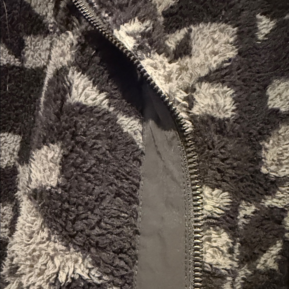Black And Gray Patterned Jacket - image 4